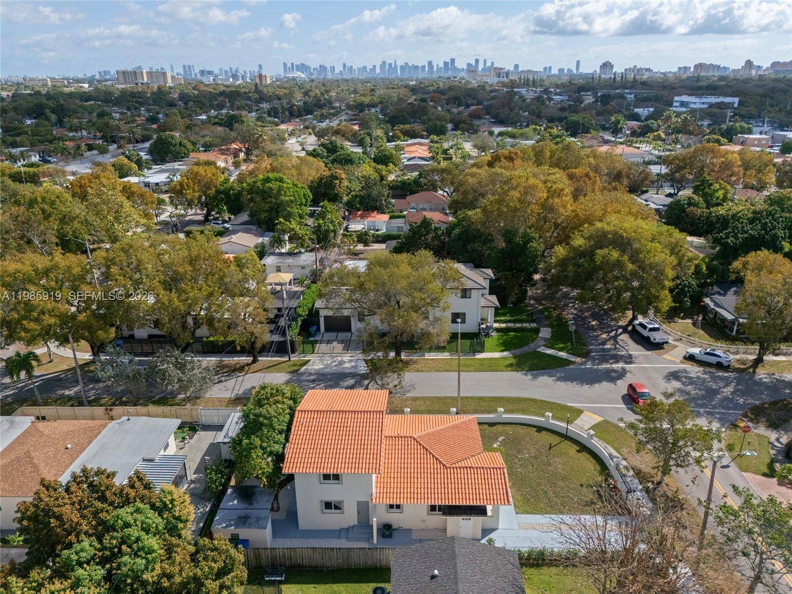 5251 SW 6th StMiami - picture