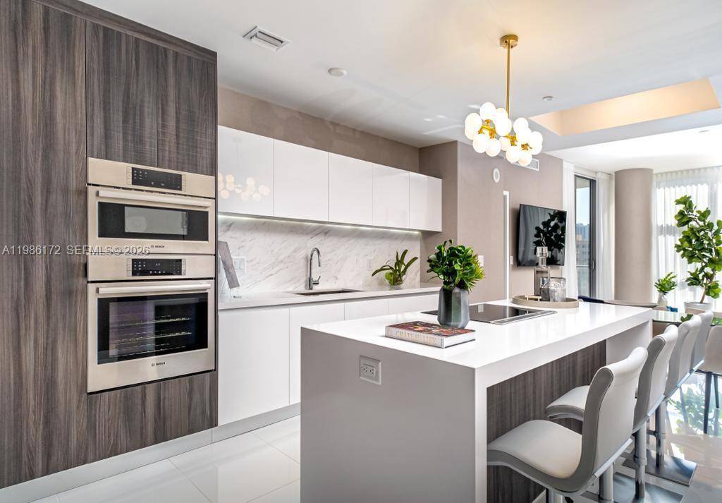 851 NE 1st AveMiami - PARAMOUNT MIAMI WORLDCENT,Paramount condo unit 1011 - picture