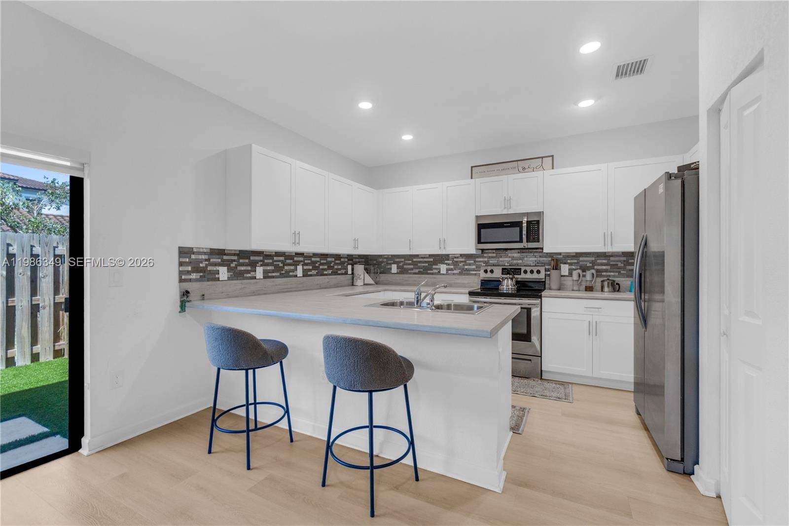 21068 NE 8th AveMiami - picture