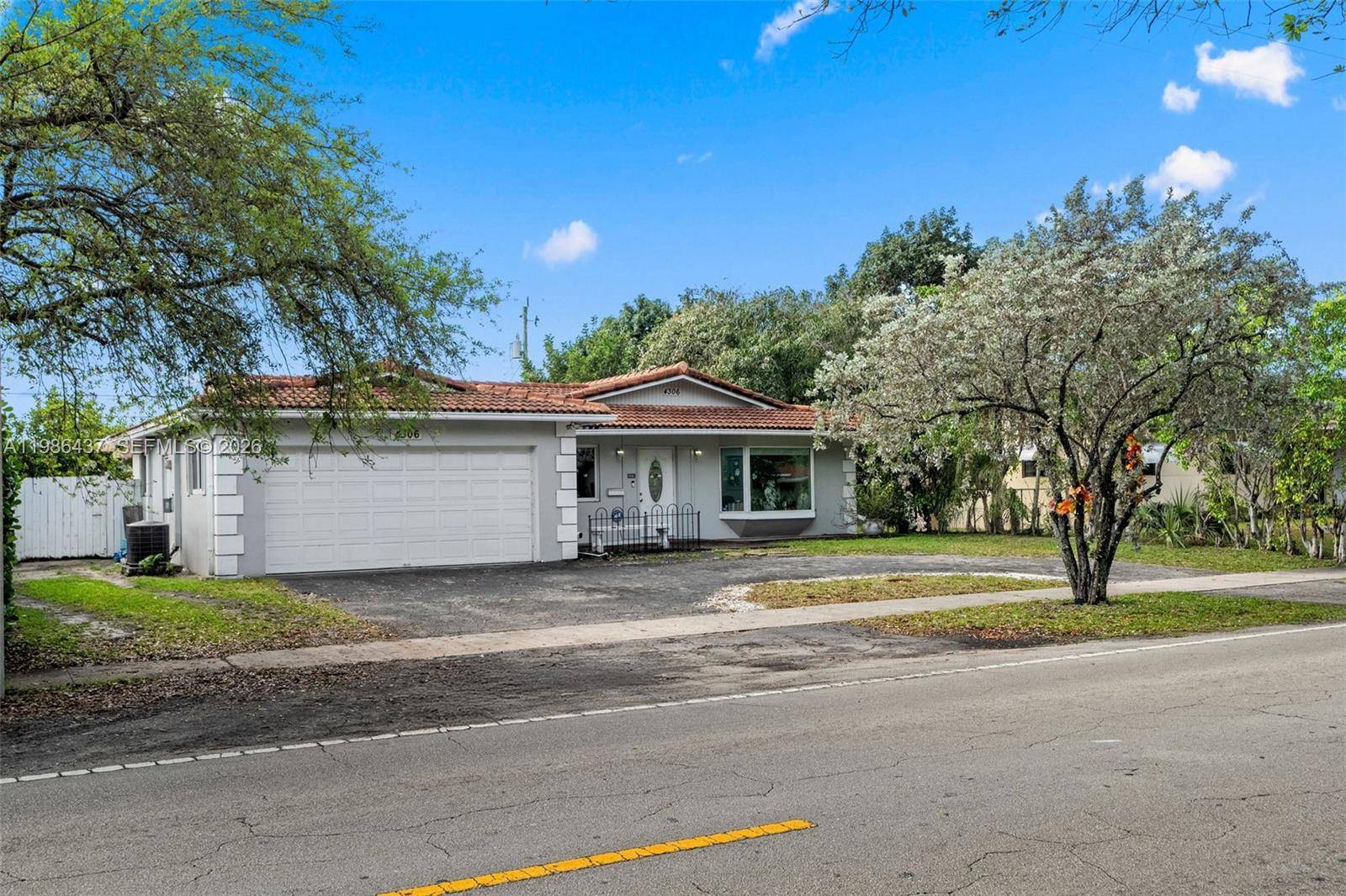 4306 Johnson StHollywood - picture