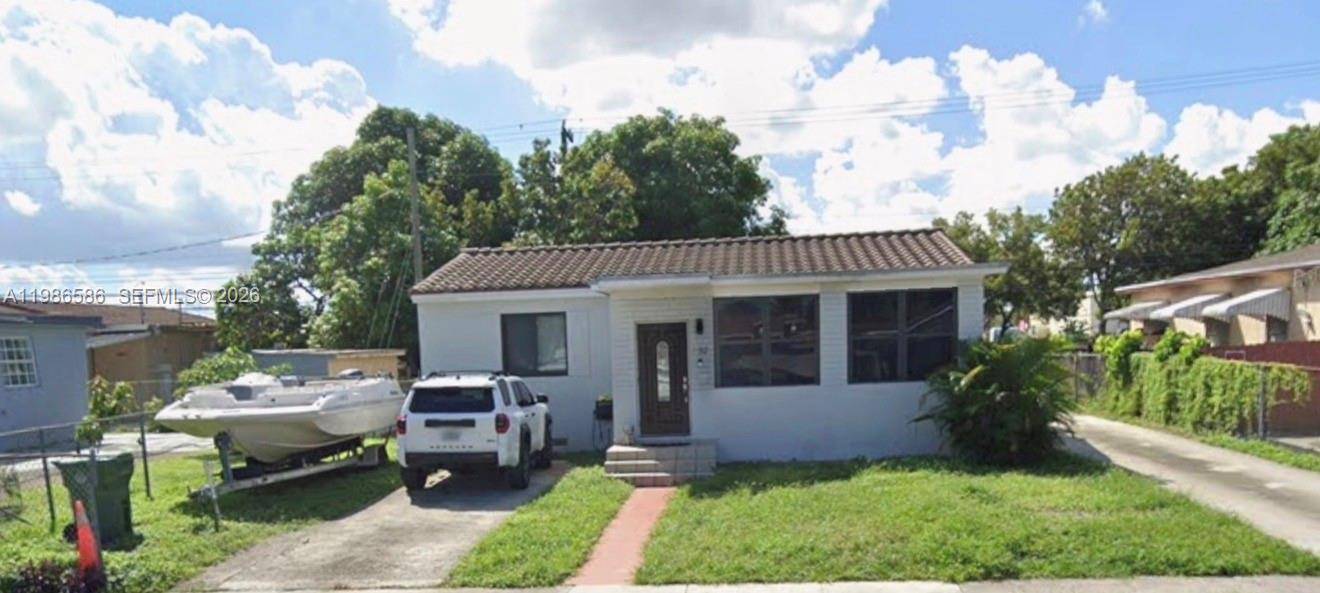 52 E 50th PlHialeah - picture