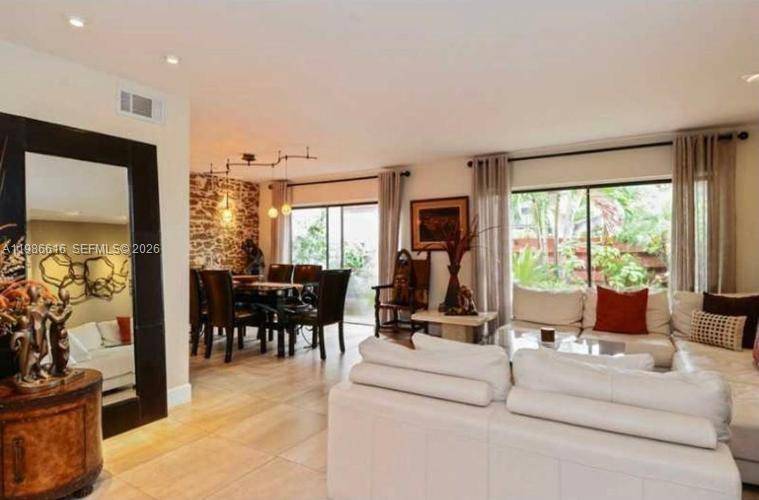 2991 Lakewood LnHollywood - Townhouse/Villa-Annual,Townhouse condo unit 329 - picture