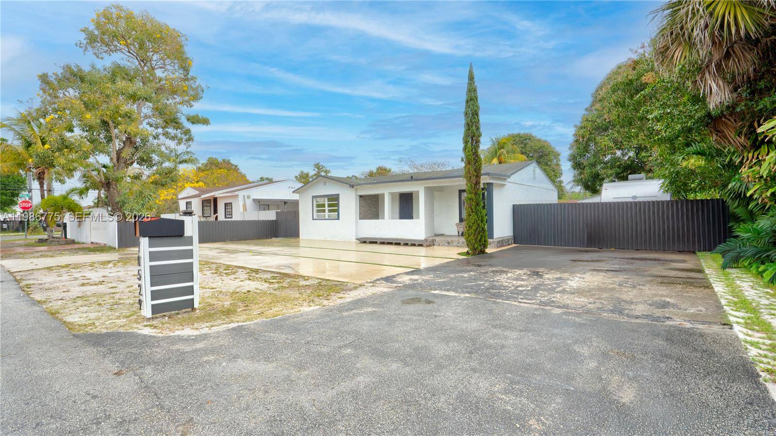 10529 NW 35th AveMiami - picture