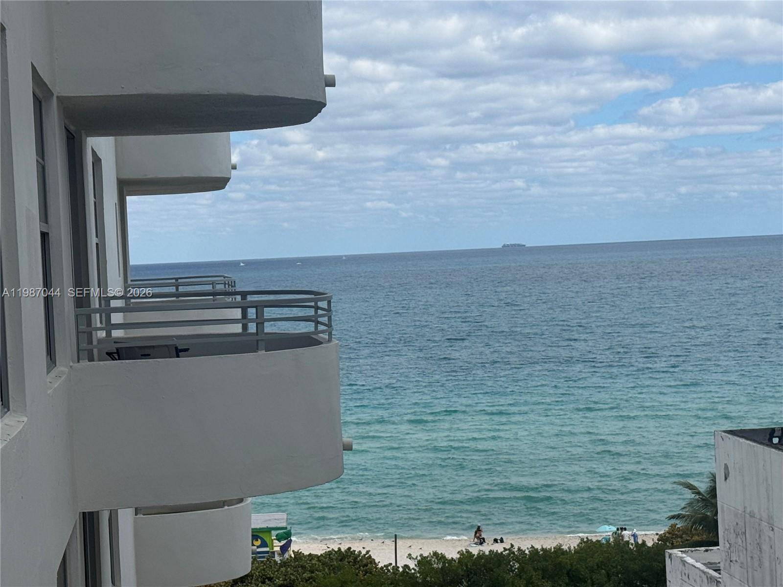 5555 Collins AveMiami Beach - Condo/Co-Op/Annual,Condo condo unit 8R - picture