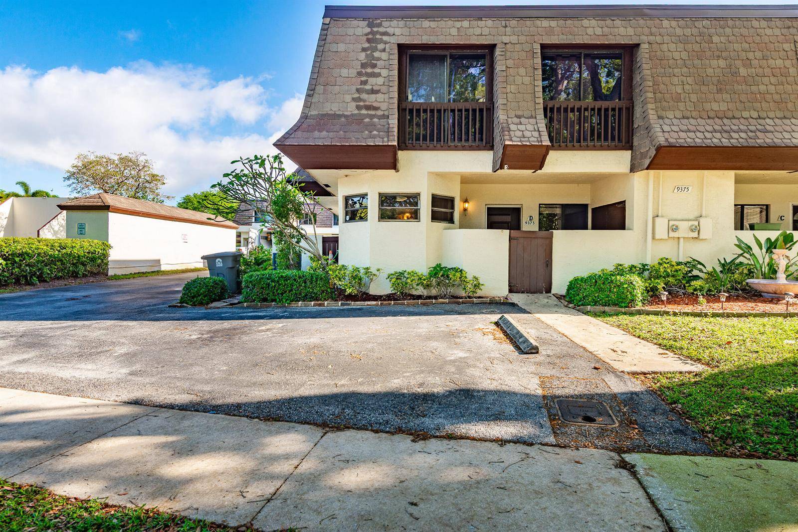 9375 SW 61stBoca Raton - CHATEAU ON THE KNOLL condo unit D - picture