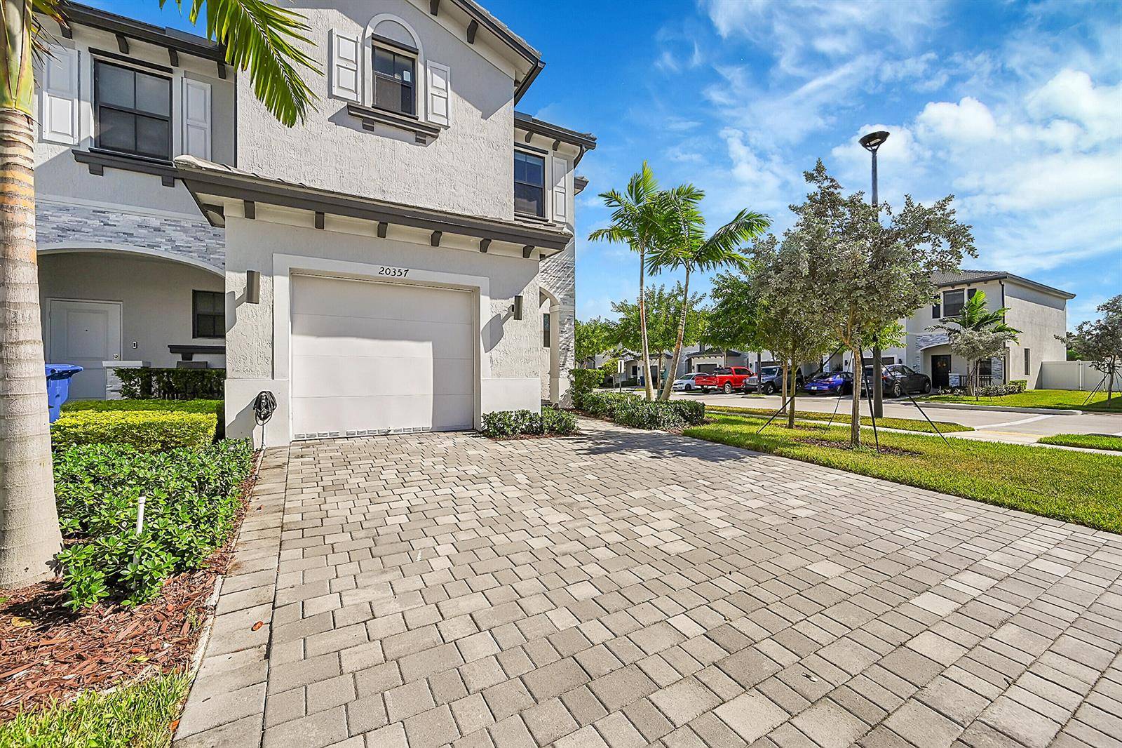 20357 NW 4thMiami Gardens - picture