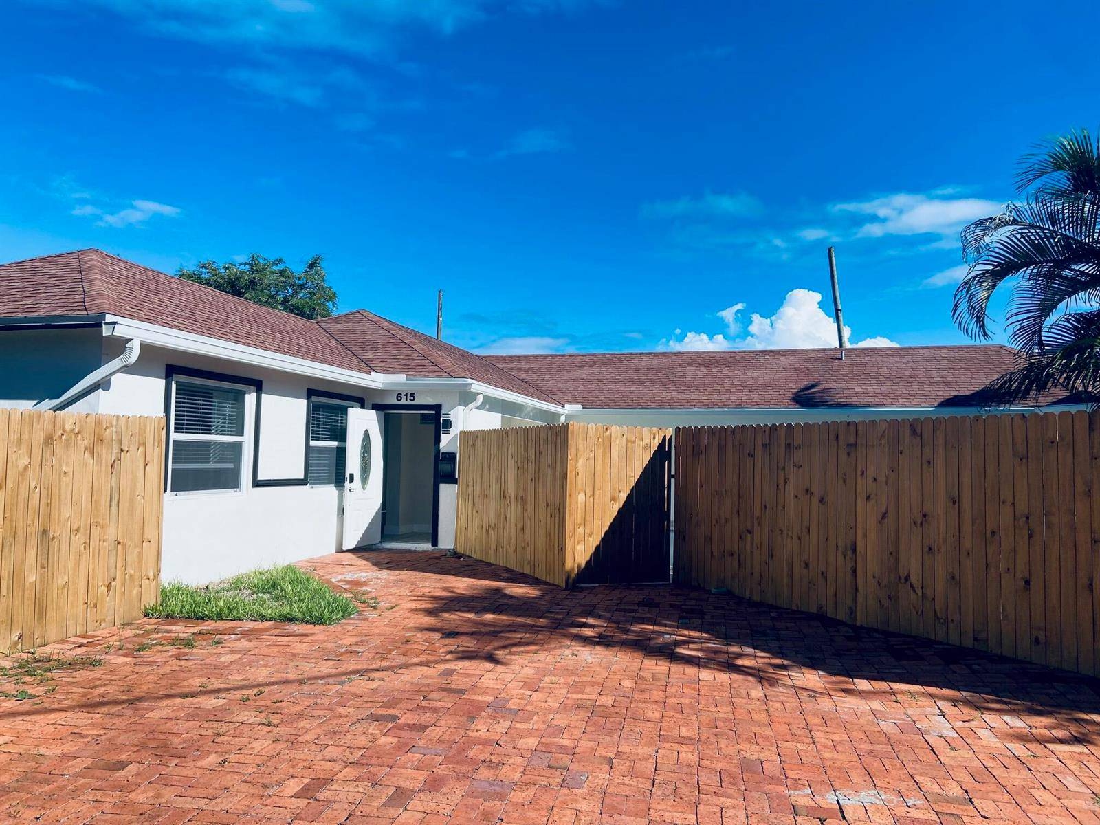 615 NE 2ndDelray Beach - picture