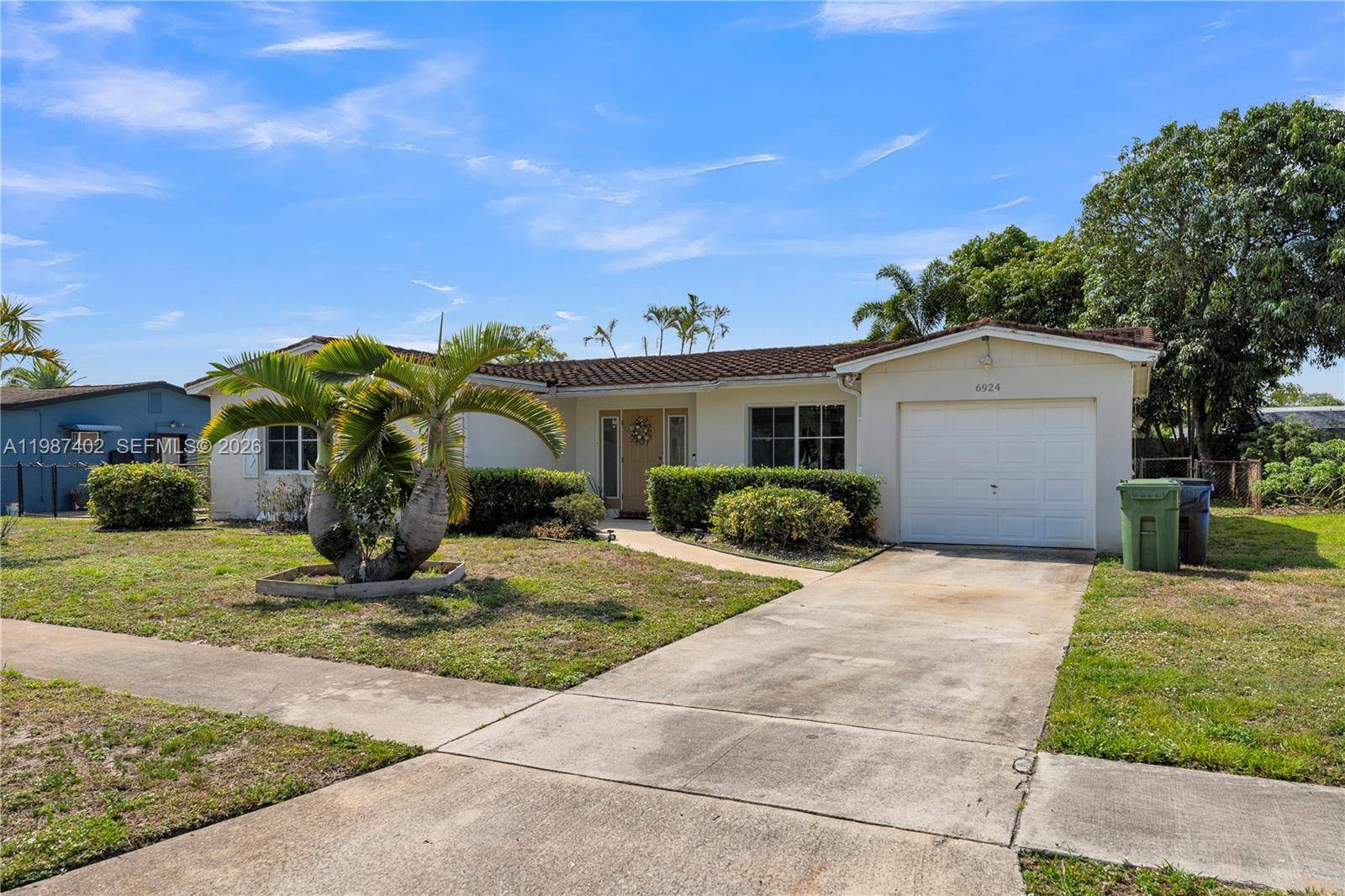 6924 NW 8th CtMargate - picture