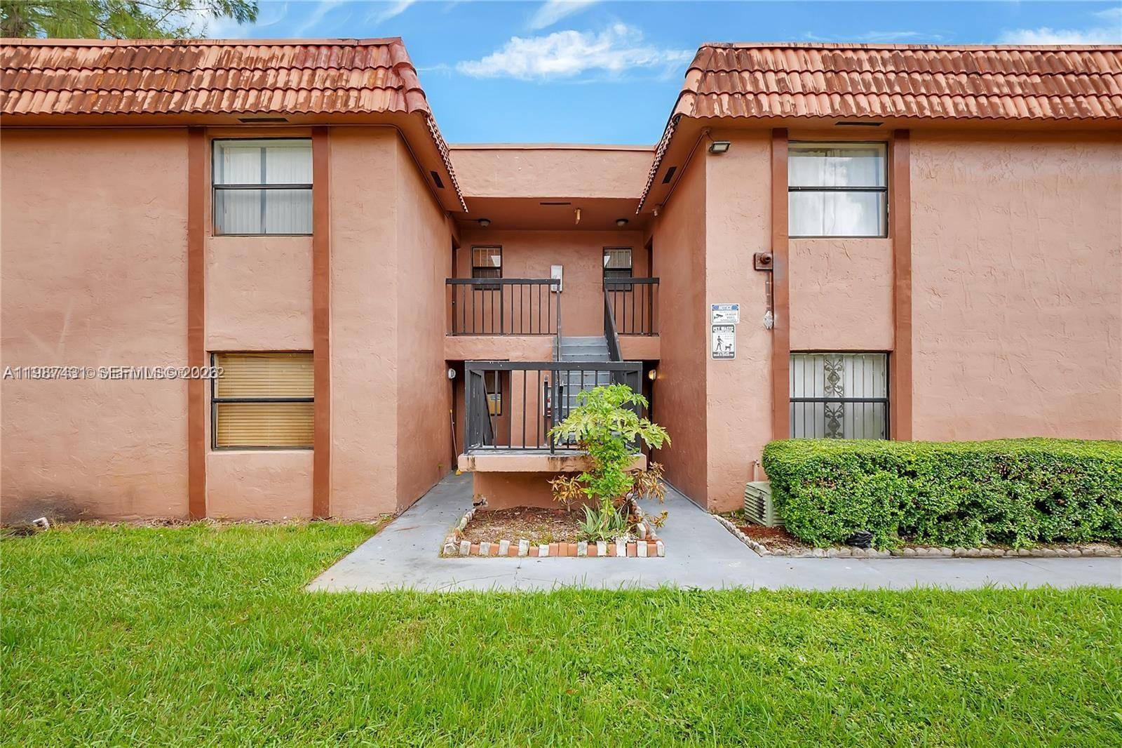 6580 W 27th CtHialeah - LAGO GRANDE CONDO THREE B condo unit 58-12 - picture