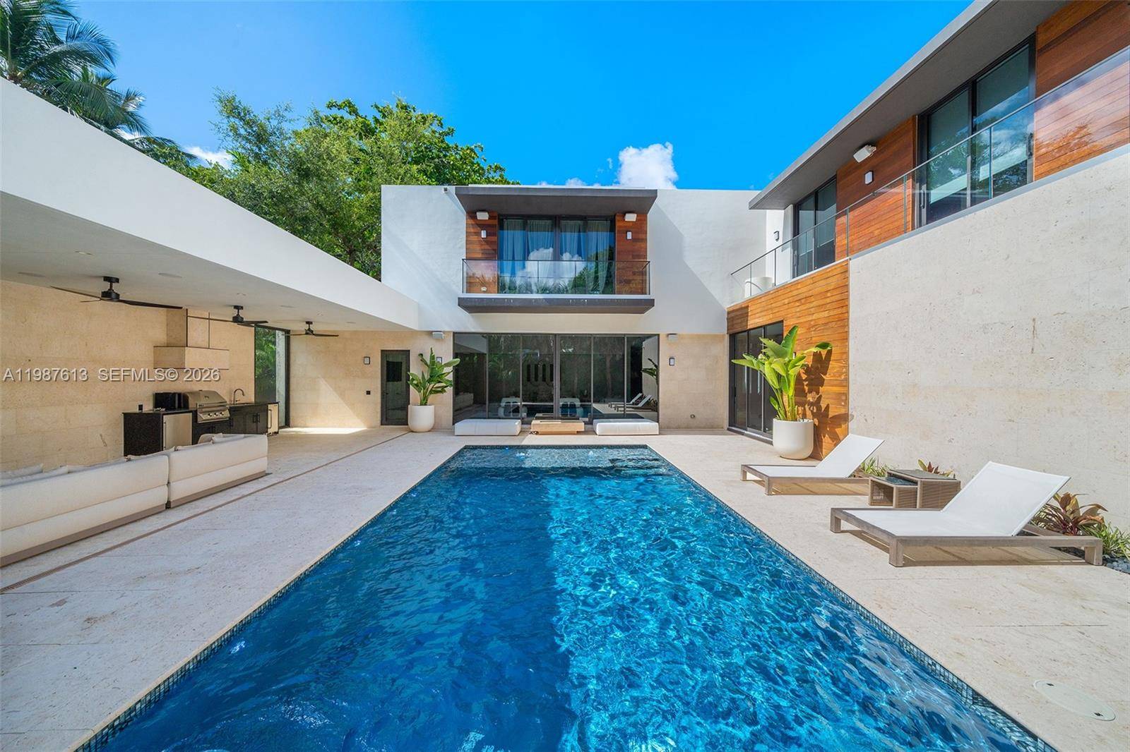 4041 S Le Jeune RdMiami - picture