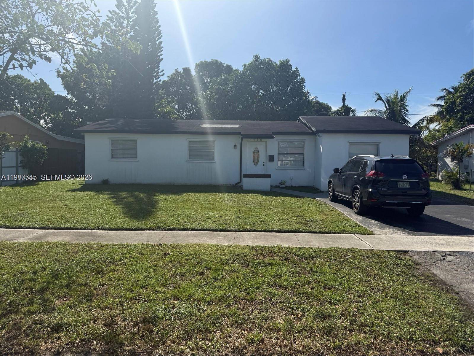 4910 NW 18th StLauderhill - picture