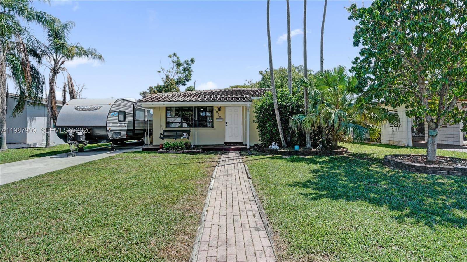 1007 N 31st RdHollywood - picture