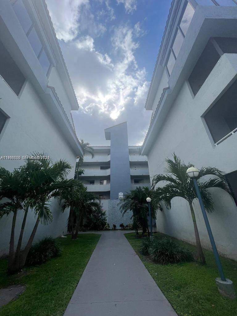 8215 SW 152nd AveMiami - Condo 1-4 Stories,Condo condo unit G-418 - picture