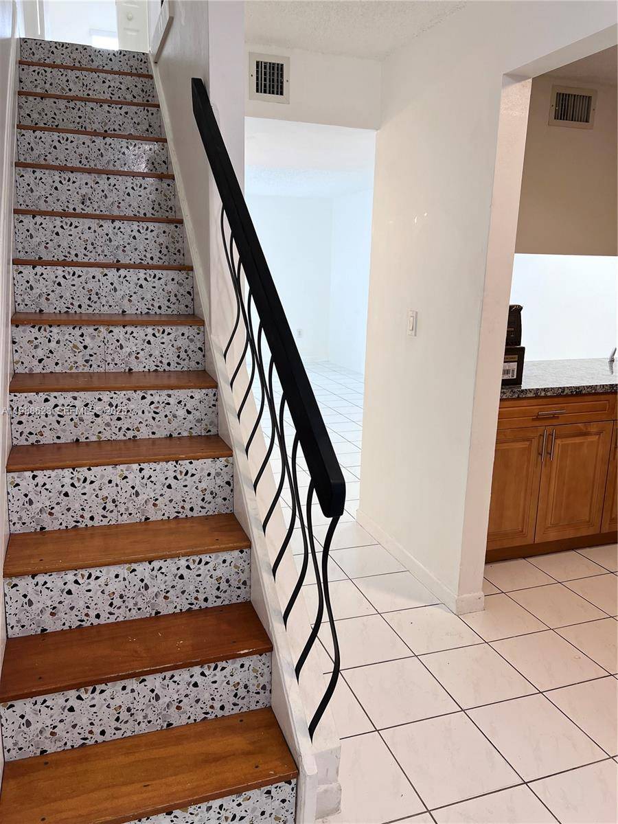 2750 W 76th StHialeah - Condo 1-4 Stories,Condo condo unit 208 - picture