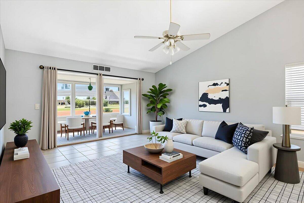 2538 SE Tropical EastPort St. Lucie - picture