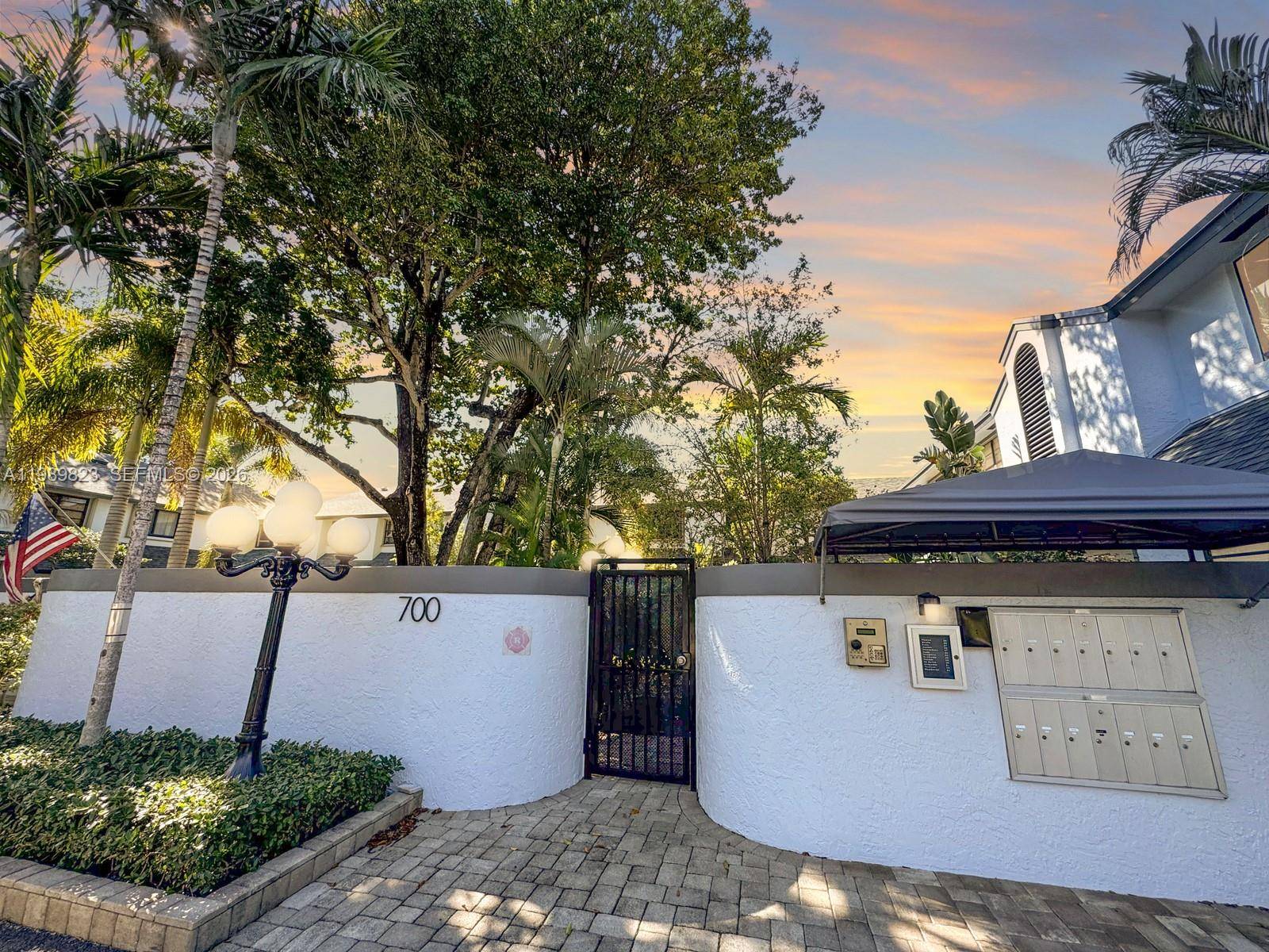 700 SE 14th StFort Lauderdale - Townhouse condo unit G - picture