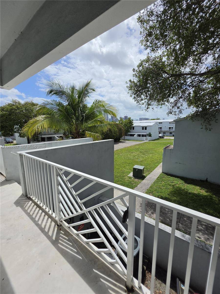 1990 NW 4th CtMiami - Condo 1-4 Stories,Condo condo unit 7 - picture
