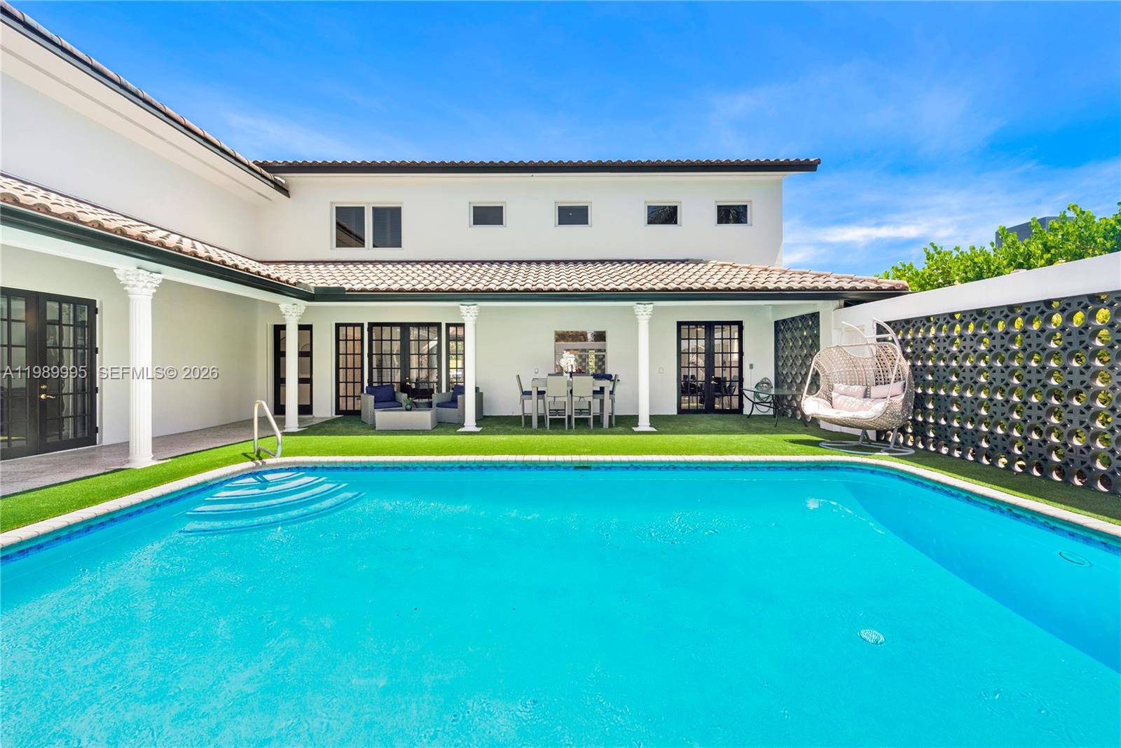 472 Sunset DrHallandale Beach - picture