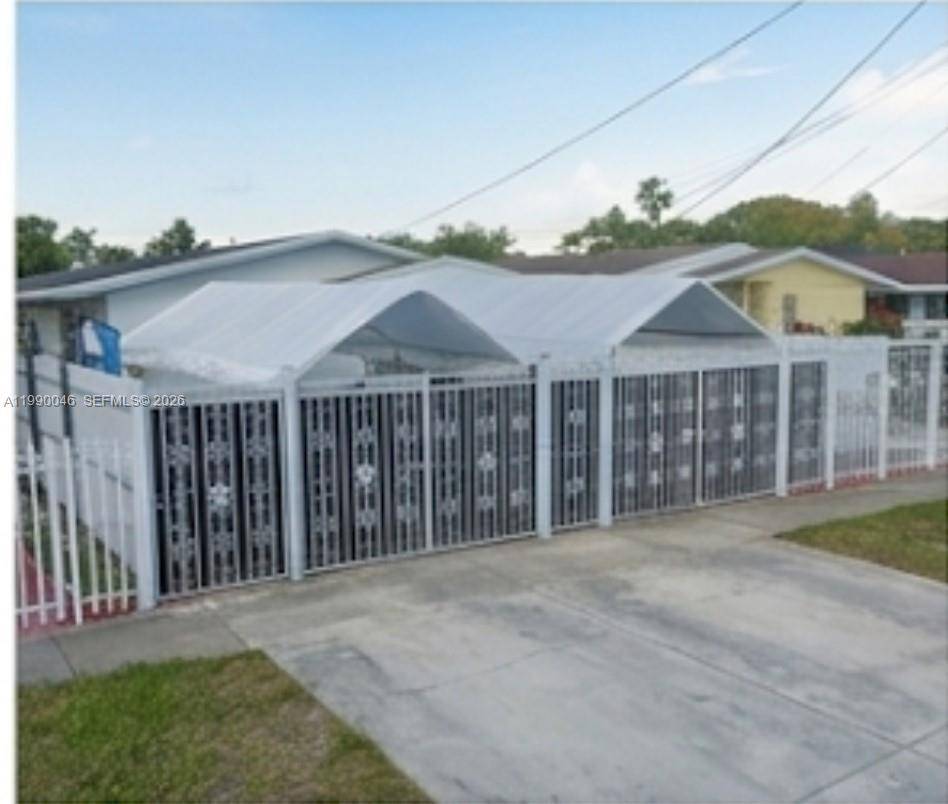 2373 NW 33rd StMiami - picture