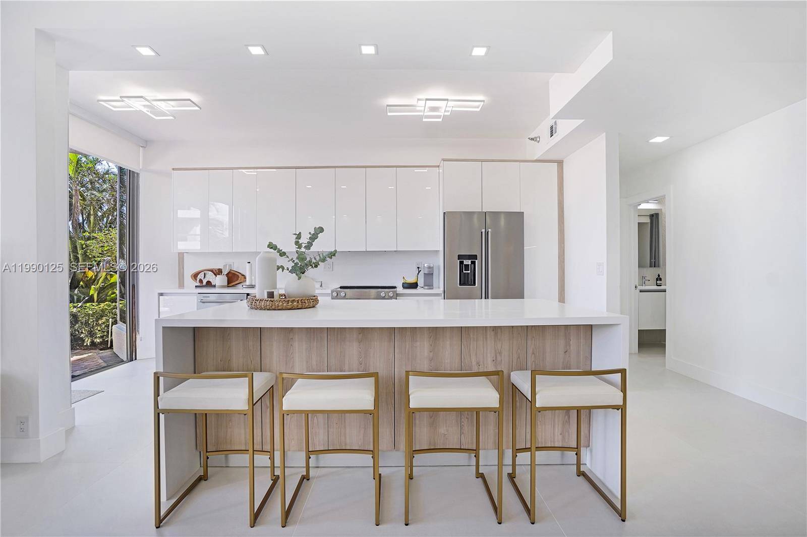 19101 Mystic Pointe DrAventura - Condo/Co-Op/Annual,Condo condo unit 111 - picture