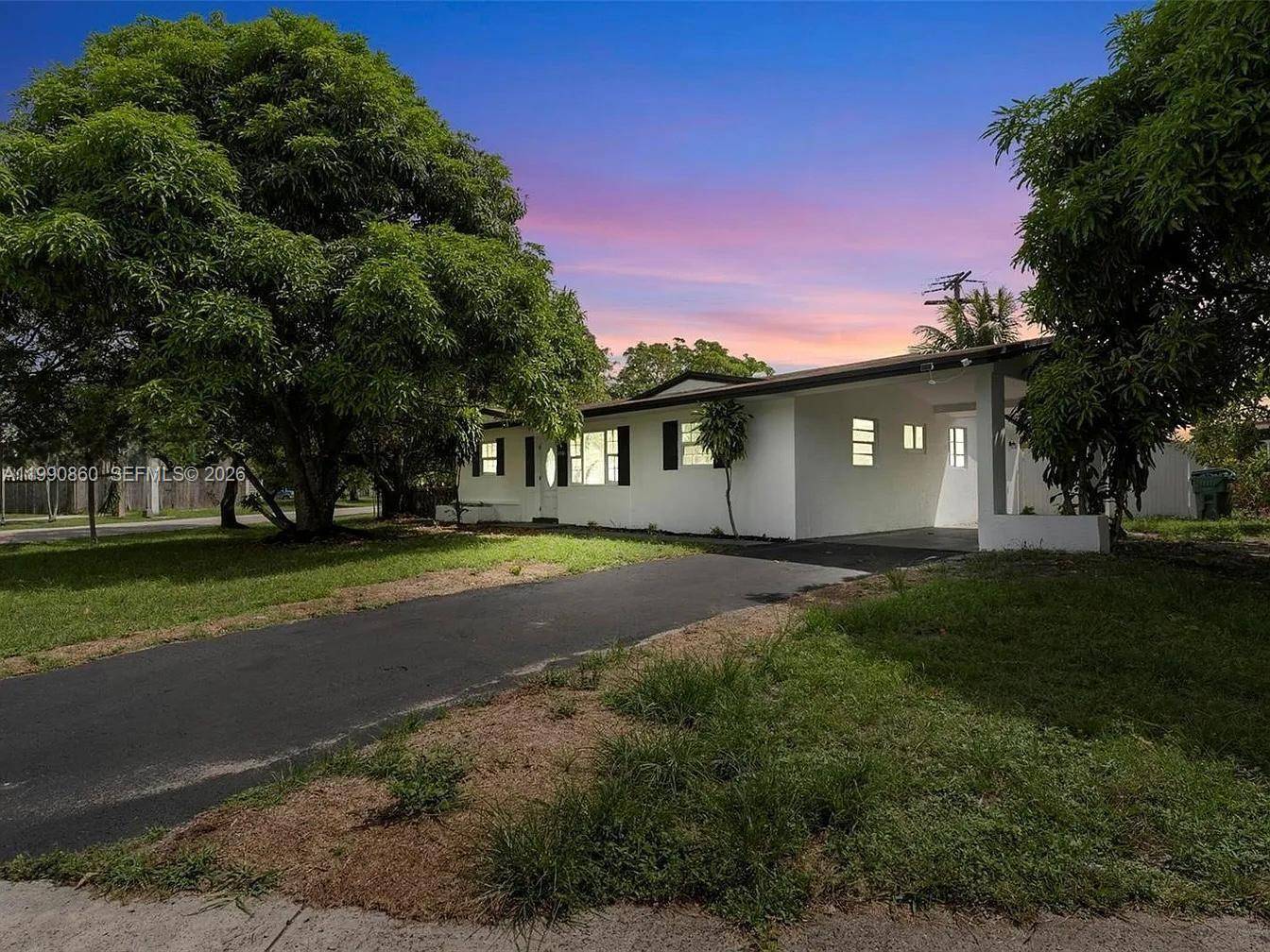 4900 NW 14th StLauderhill - picture
