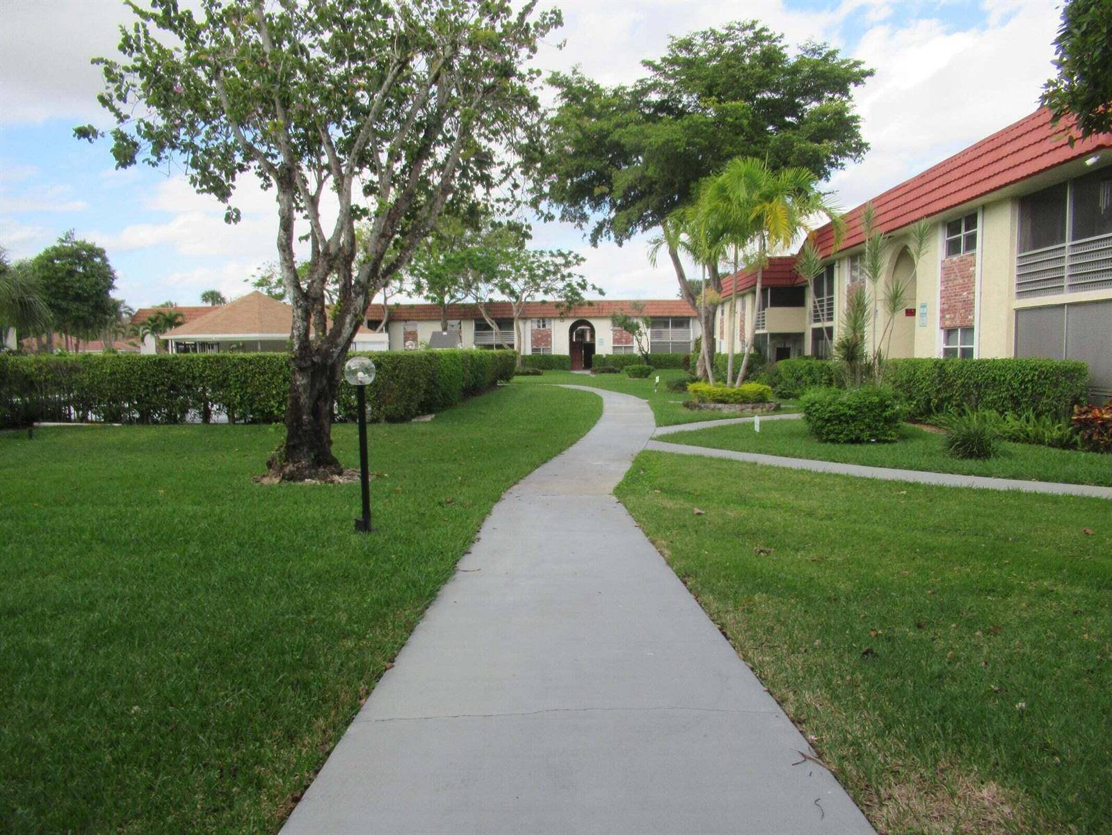 22755 SW 66thBoca Raton - EDGEWOOD CONDOS condo unit 103 - picture