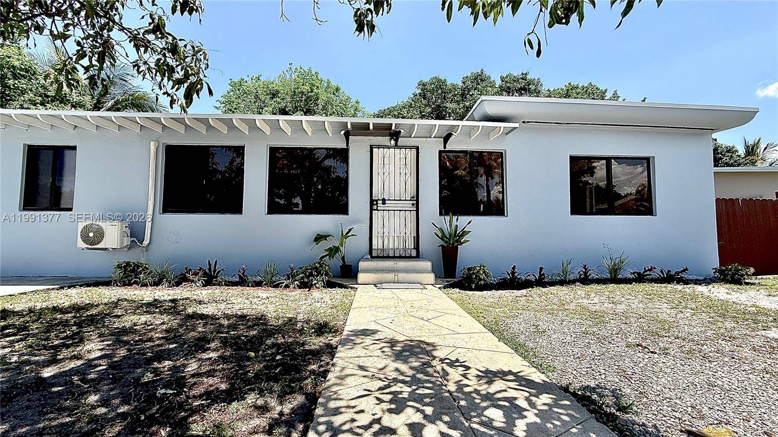1352 NW 112th TerMiami - picture