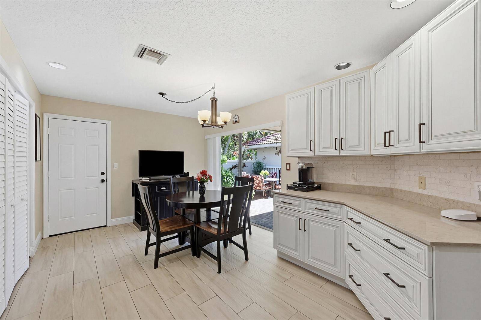 4115 CarriagePompano Beach - MISTY OAKS AT PALM-AIRE CO condo unit P2 - picture