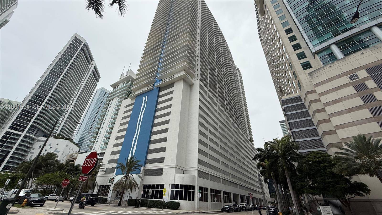 1200 Brickell Bay DrMiami - THE CLUB AT BRICKELL BAY condo unit 2216 - picture
