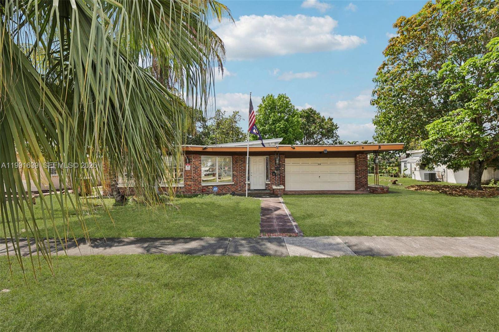 272 W 46th StHialeah - picture