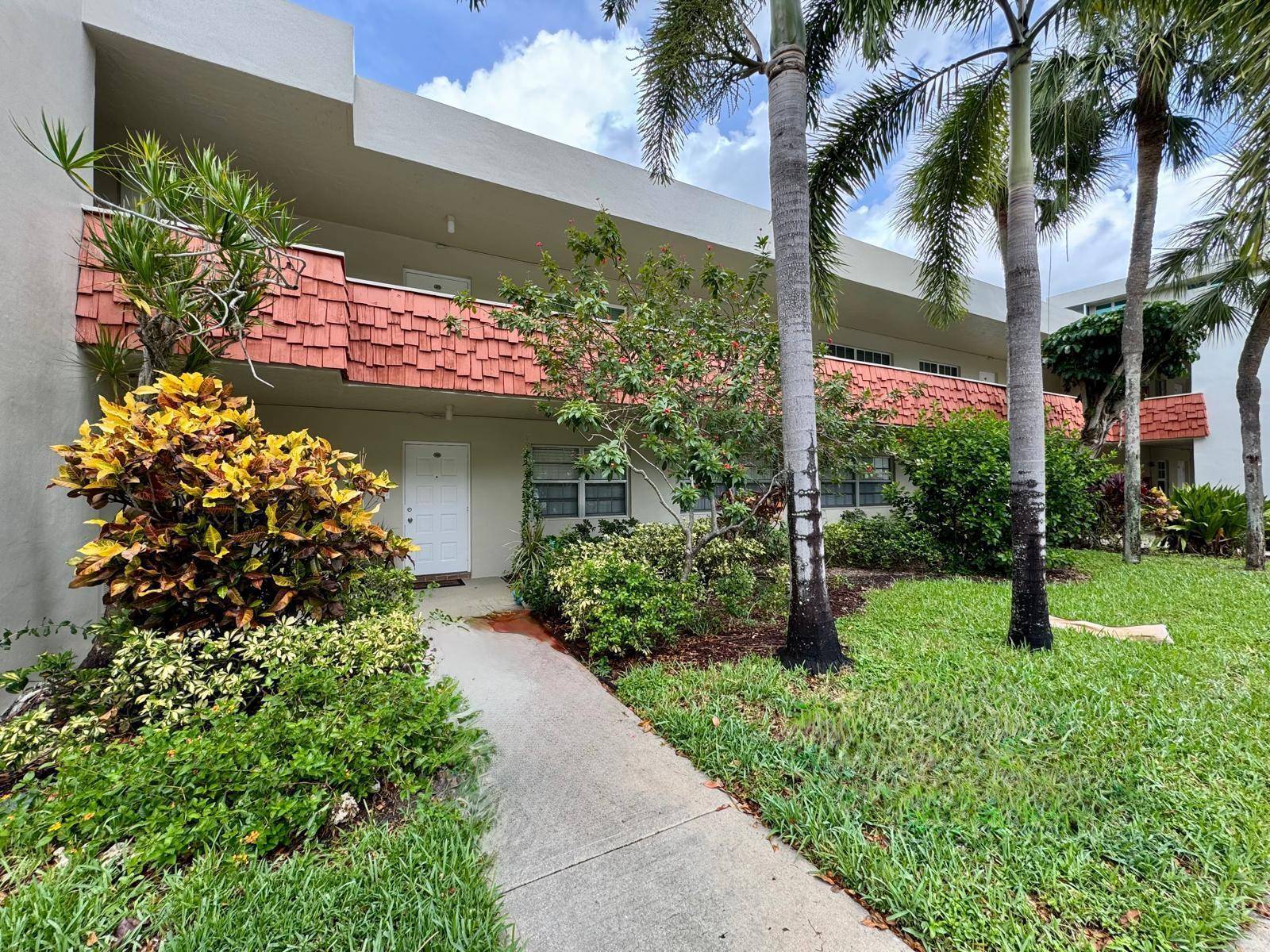 901 CypressPompano Beach - NO 97 PALM-AIRE COUNTRY CL,PALM AIRE COUNTRY CL condo unit 103 - picture