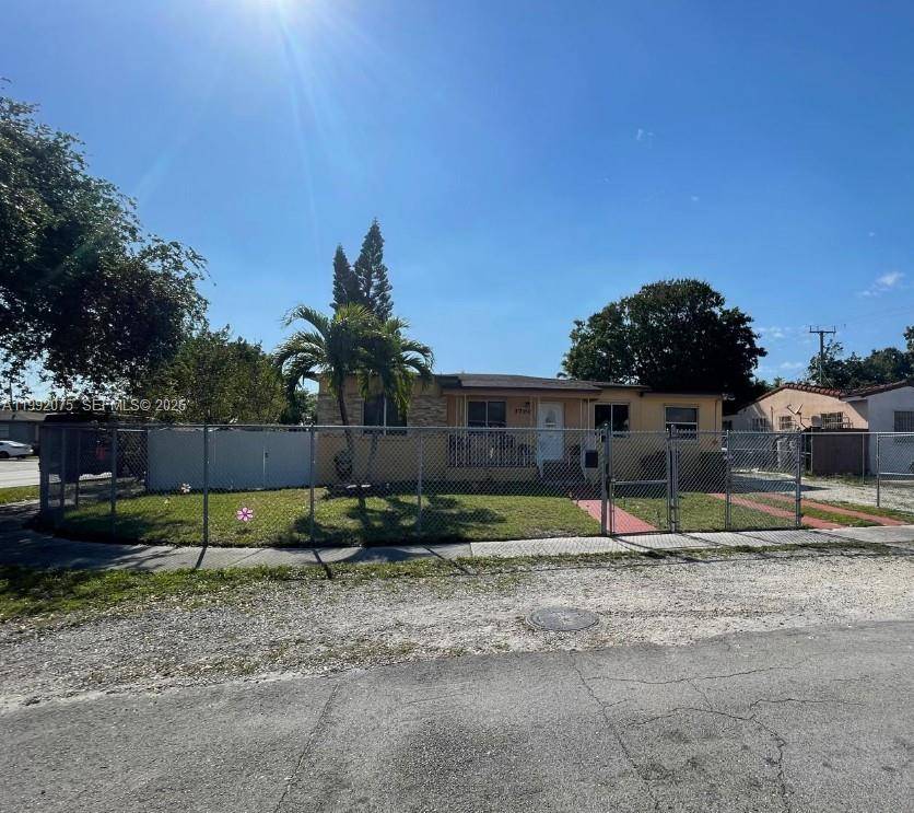 3700 W 6th LnHialeah - picture