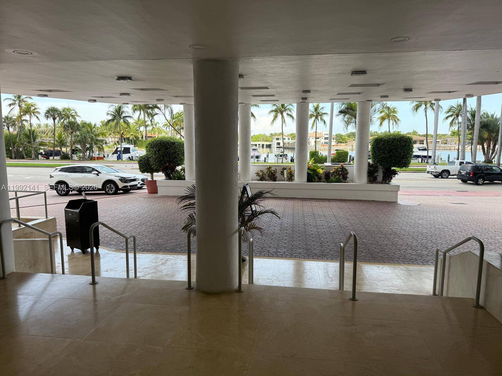 5005 Collins AveMiami Beach - Apartments-Seasonal,Condo condo unit 1525 - picture