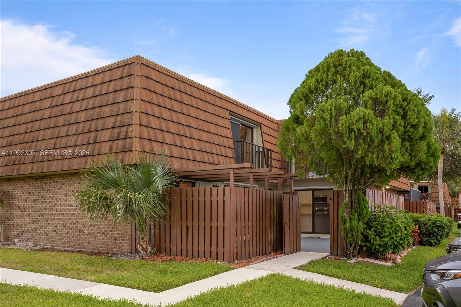 1170 SW 118th TerDavie - picture