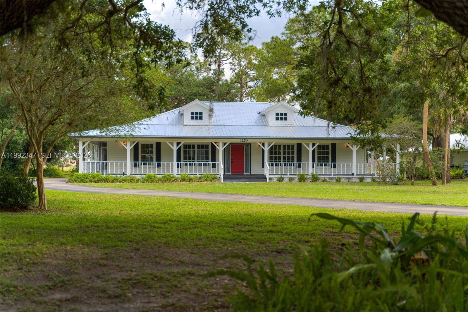 1270 Riverbend DriveLa Belle - picture