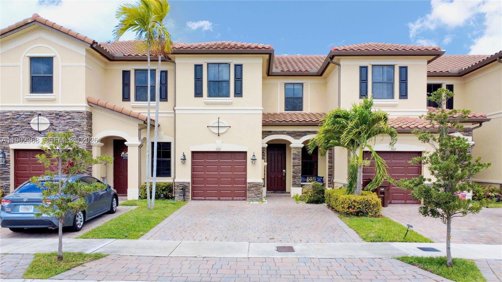 3323 W 90th TerHialeah - picture