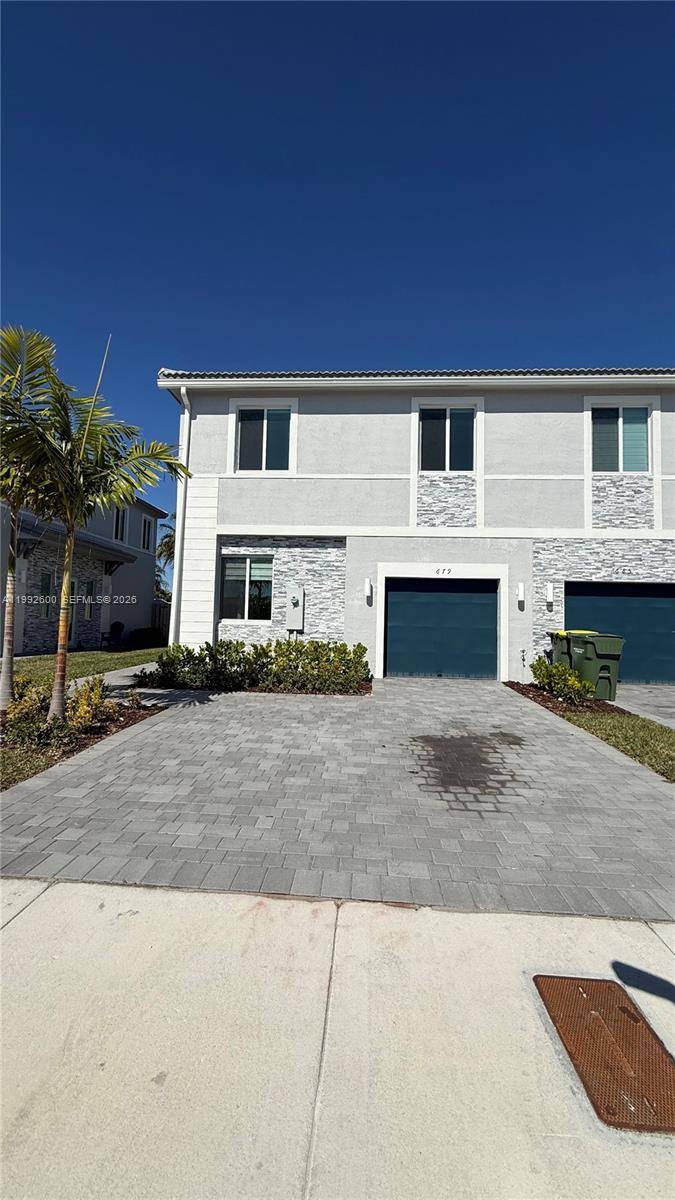 679 SE 13th St CirHomestead - picture