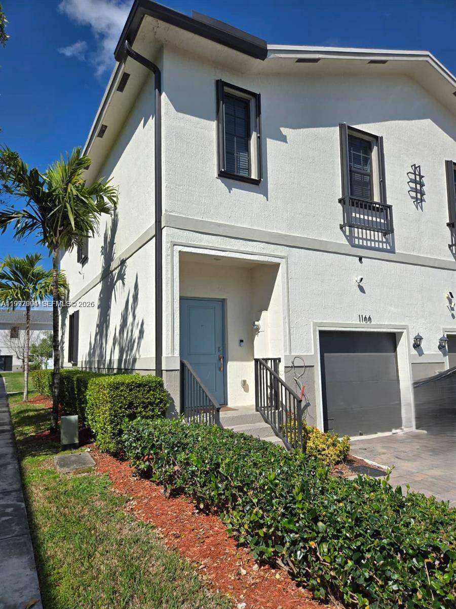 1166 SW 7th AveFlorida City - picture
