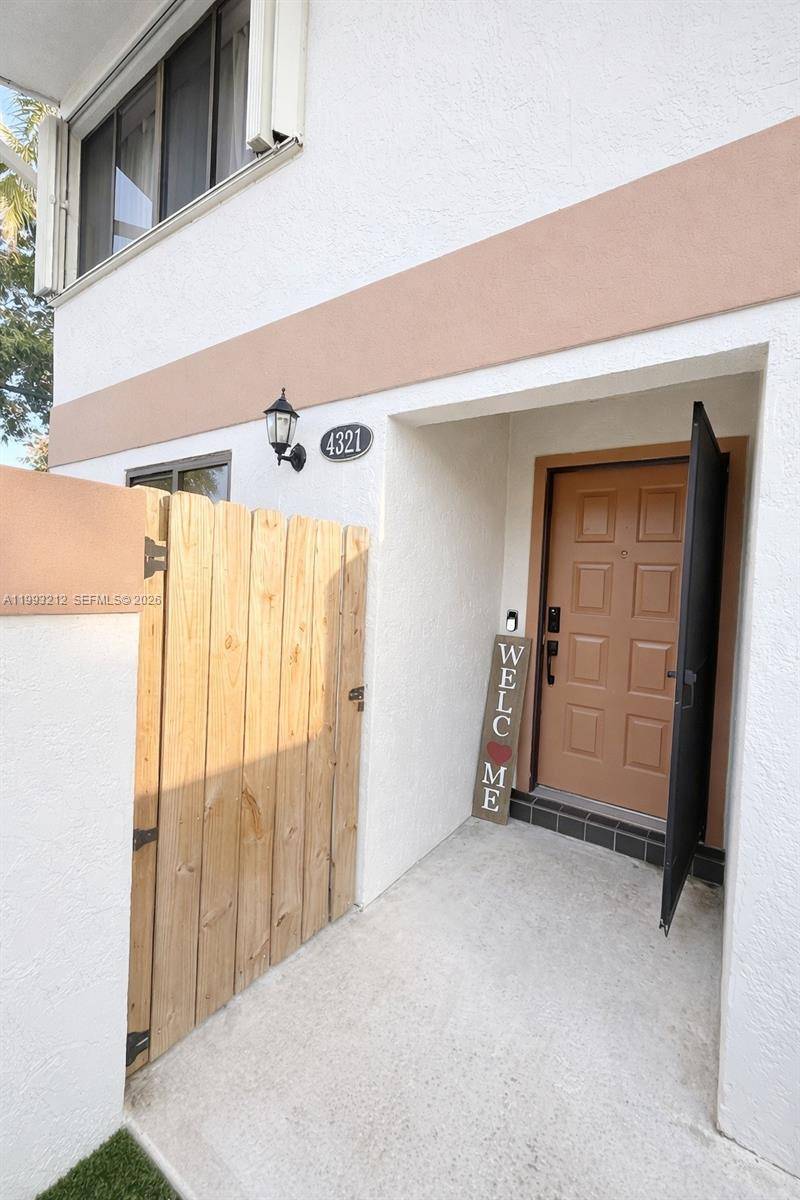 4321 SW 70th TerDavie - picture