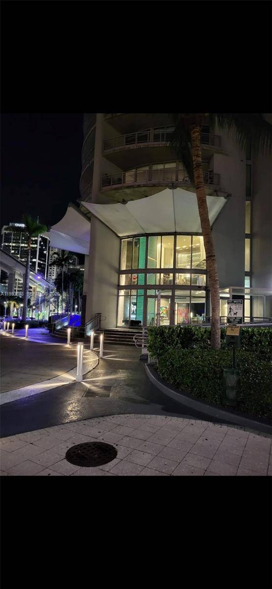 690 SW 1 CTMiami - Condo/Co-Op/Annual,Condo condo unit 1722 - picture