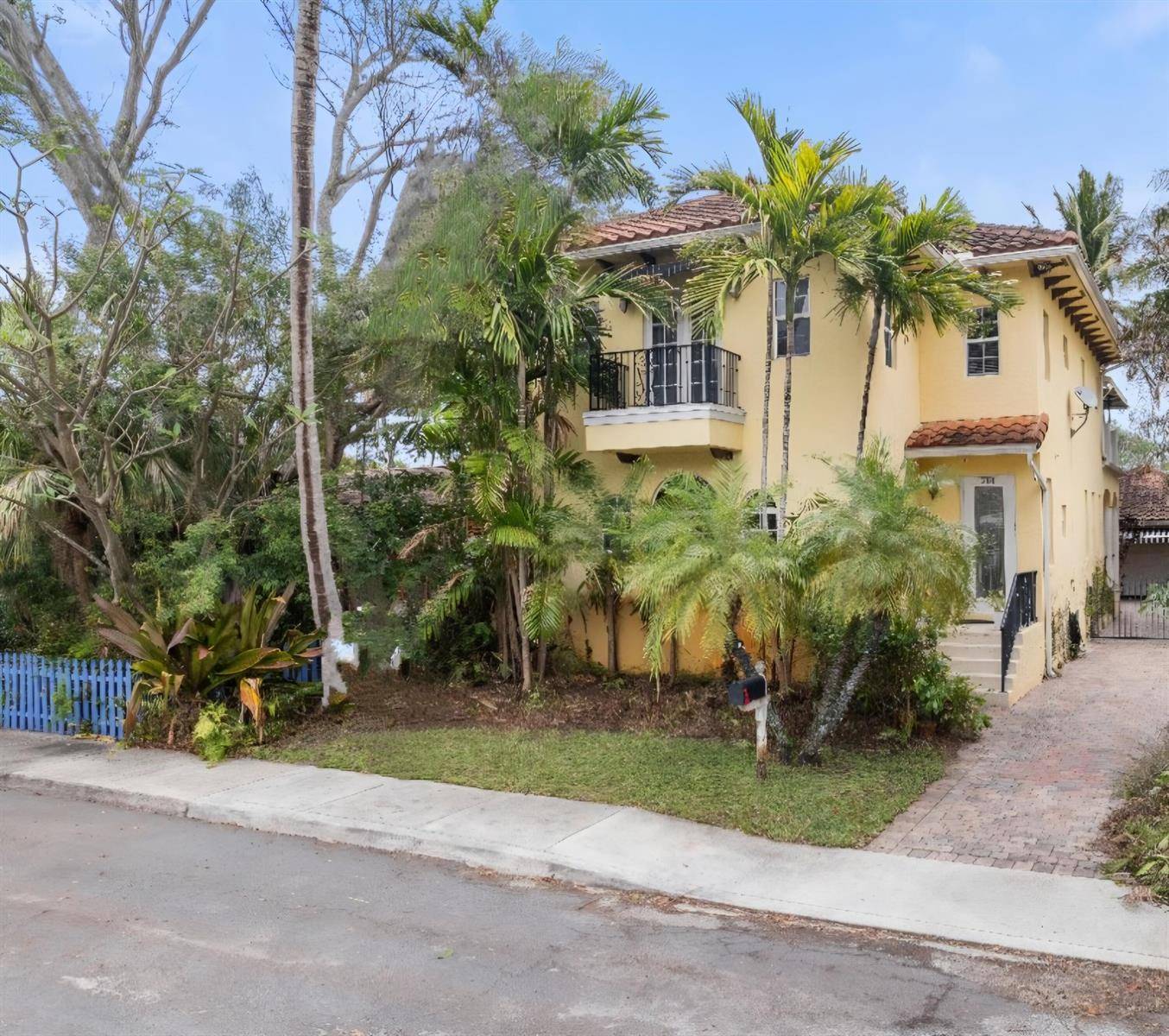 218 N Palmway - picture