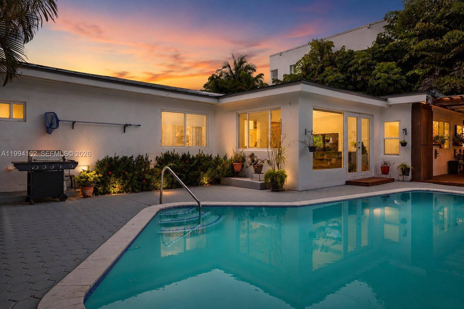 3551 E Glencoe StMiami - picture