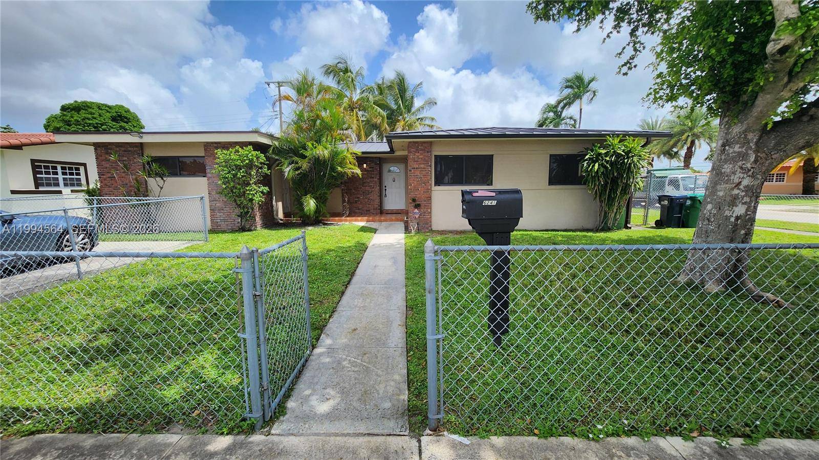 6241 NW 110th StHialeah - picture
