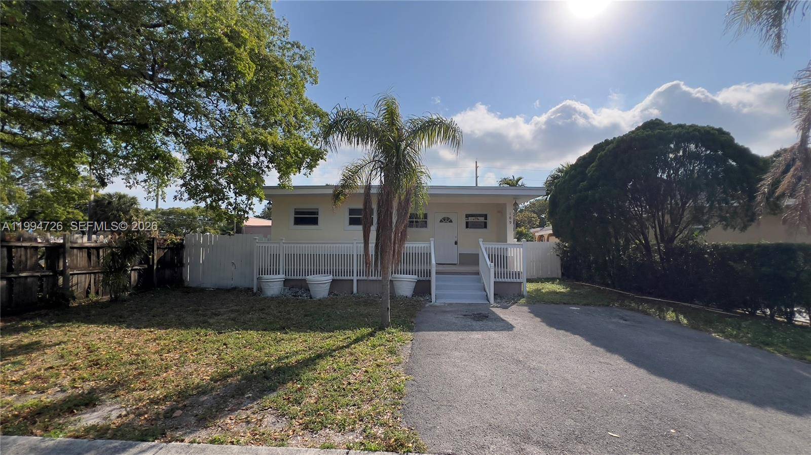 109 SW 1st AveHallandale Beach - picture