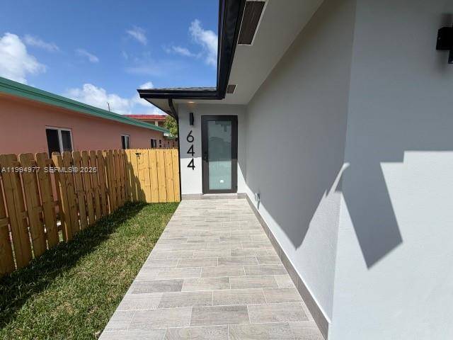 644 NW 6th CtHallandale Beach - picture