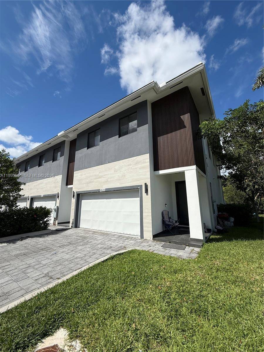 4631 SW 32nd AveDania Beach - Townhouse/Villa-Annual,Townhouse condo unit 4C - picture