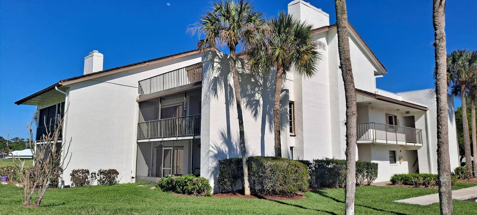 3500 Twin LakesFort Pierce - LAKESHORE VILLAGE OF MEADO condo unit 206 - picture