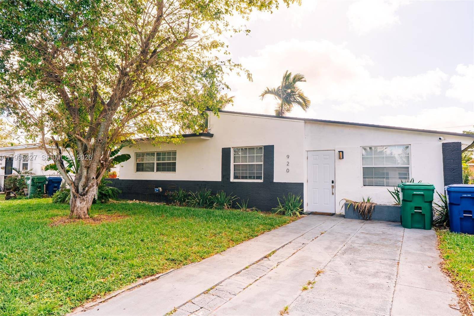 920 NW 84th StMiami - picture