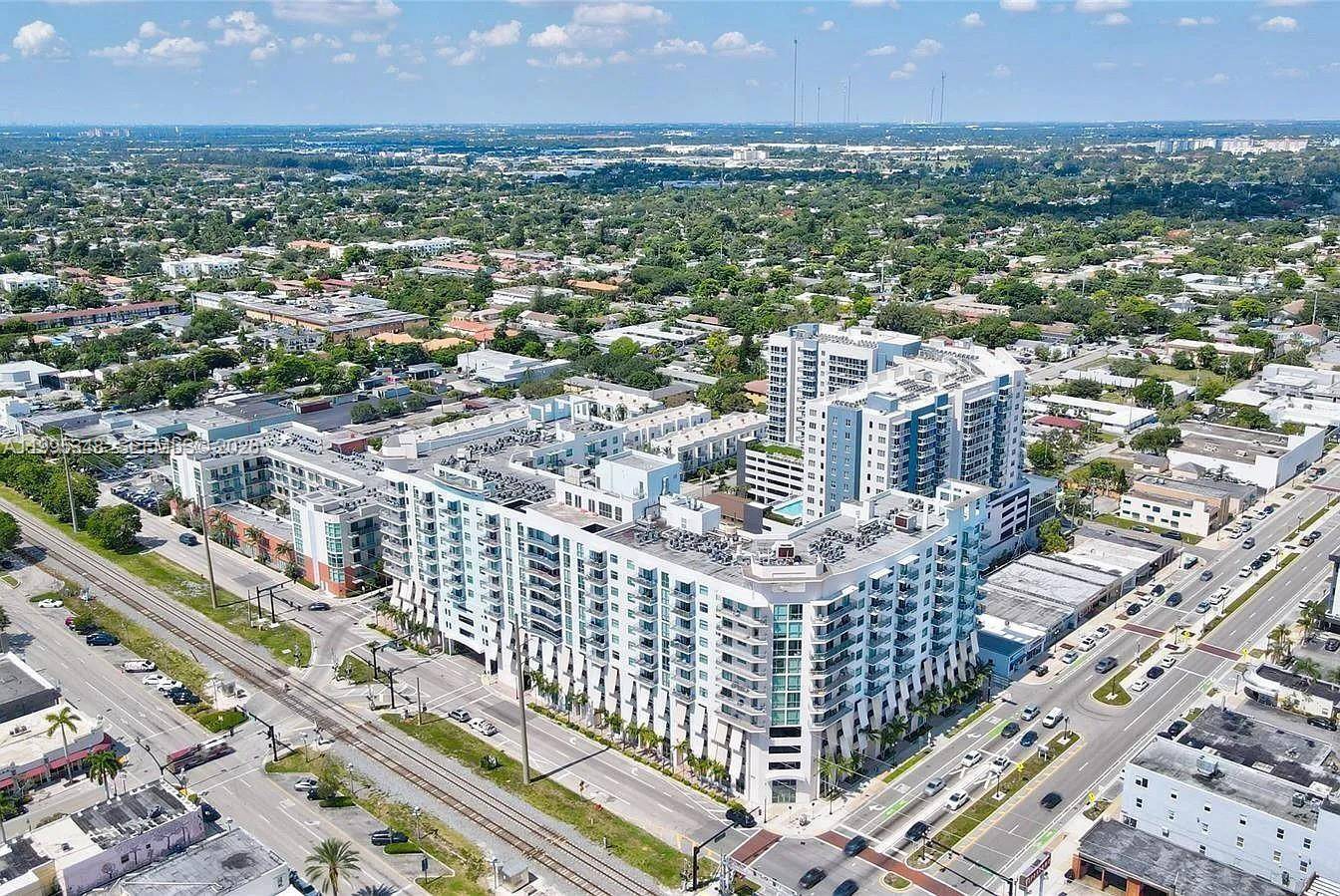 140 S Dixie HwyHollywood - HOLLYWOOD STATION RES CON condo unit 1019 - picture