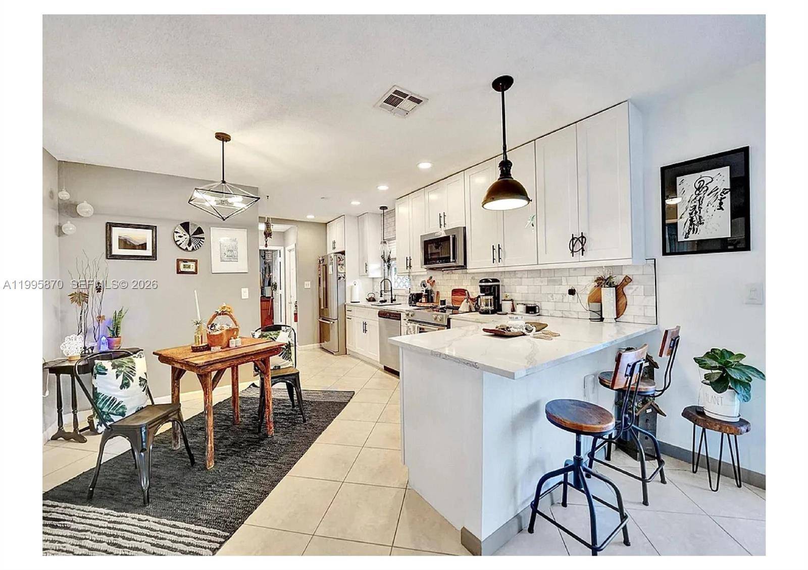 381 NE 42nd StOakland Park - picture